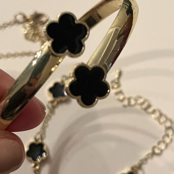 Black Clover Jewelry Set – Ring, Bangles, Necklace, Earrings &‎ Bracelet - Picture 9 of 15